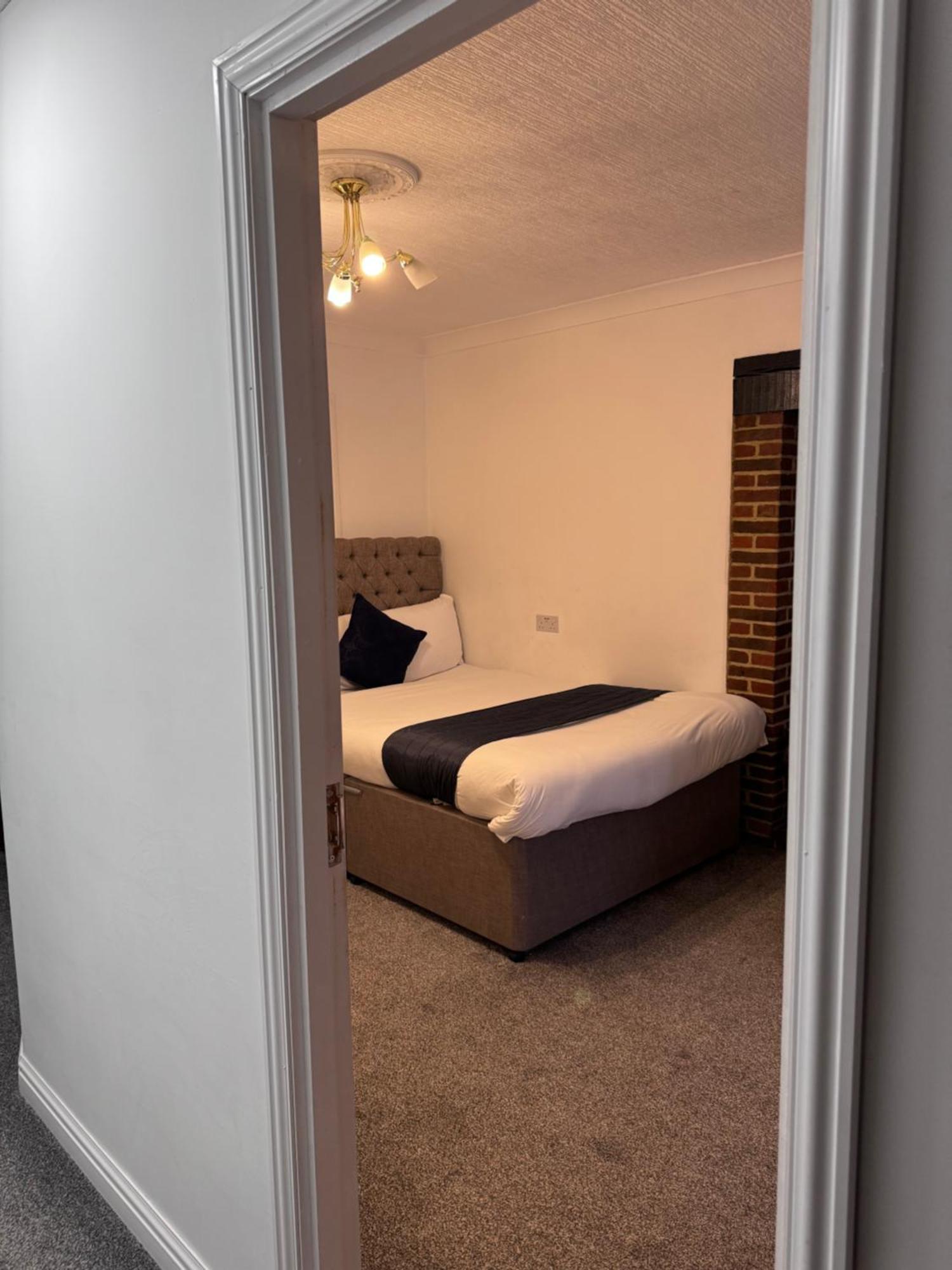 All Seasons Gatwick Guest House & Parking Χόρλι Εξωτερικό φωτογραφία