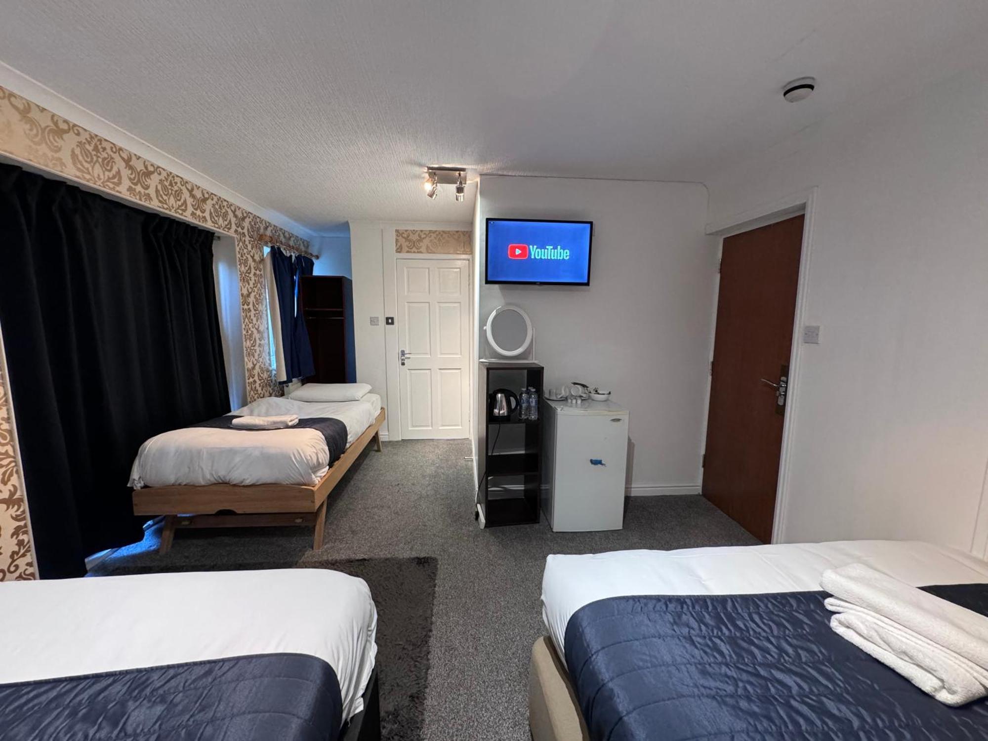 All Seasons Gatwick Guest House & Parking Χόρλι Εξωτερικό φωτογραφία