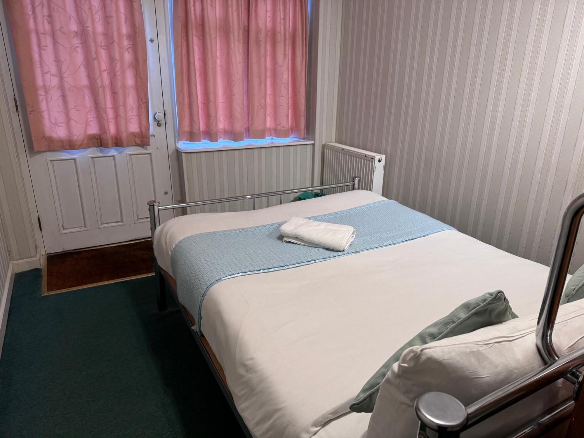 All Seasons Gatwick Guest House & Parking Χόρλι Εξωτερικό φωτογραφία