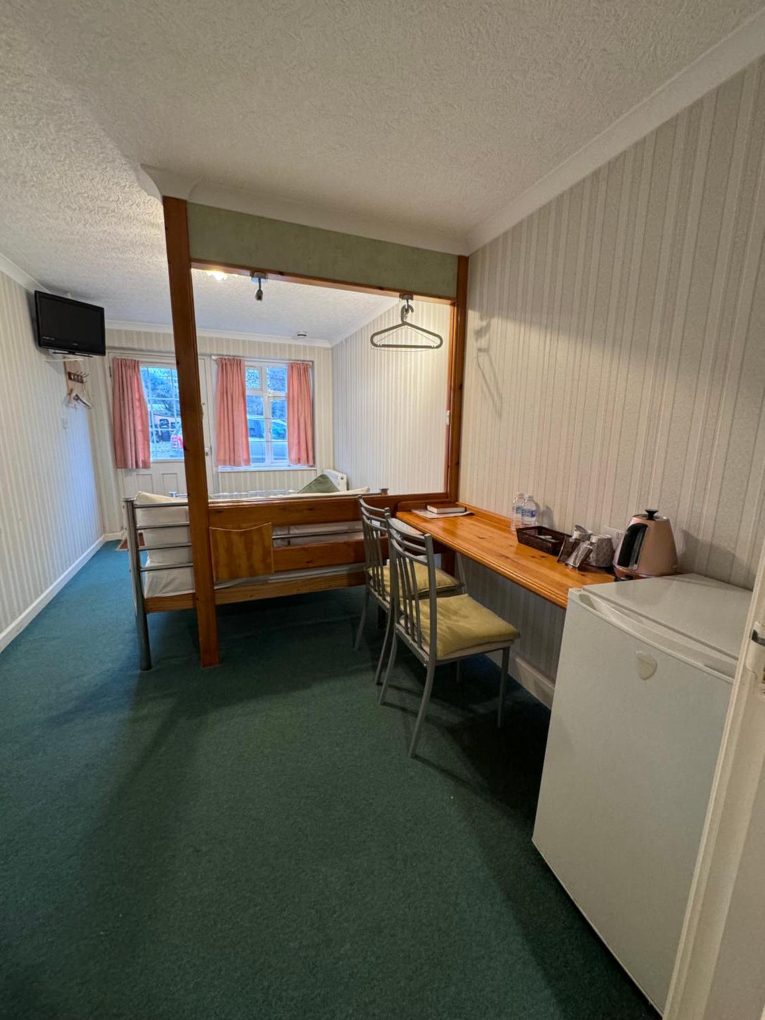 All Seasons Gatwick Guest House & Parking Χόρλι Εξωτερικό φωτογραφία