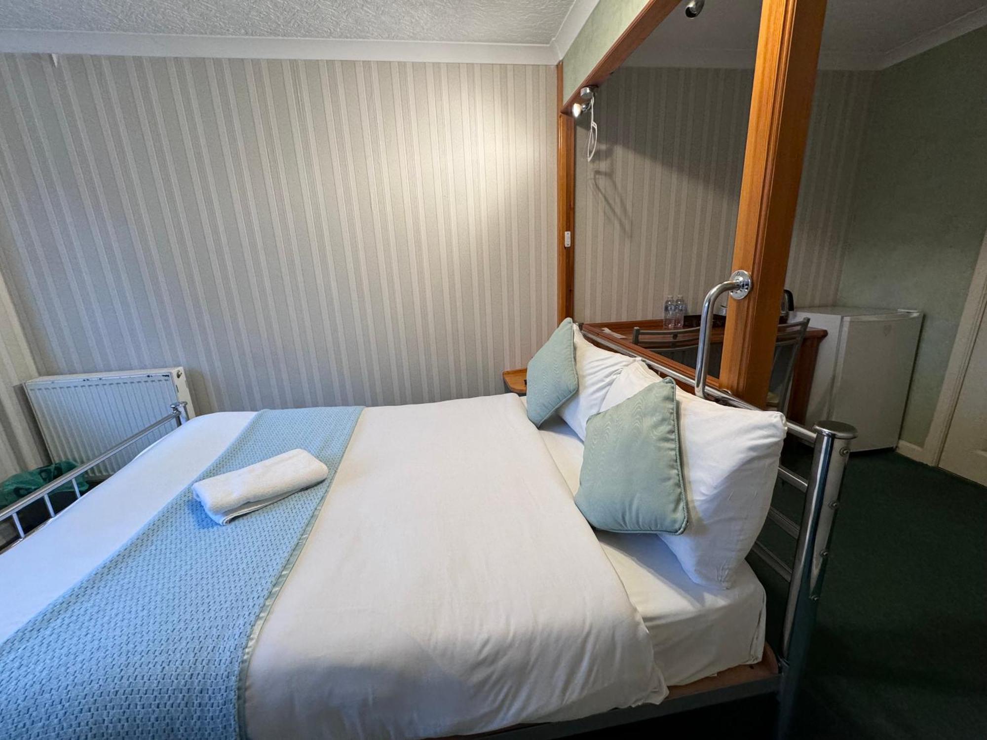 All Seasons Gatwick Guest House & Parking Χόρλι Εξωτερικό φωτογραφία