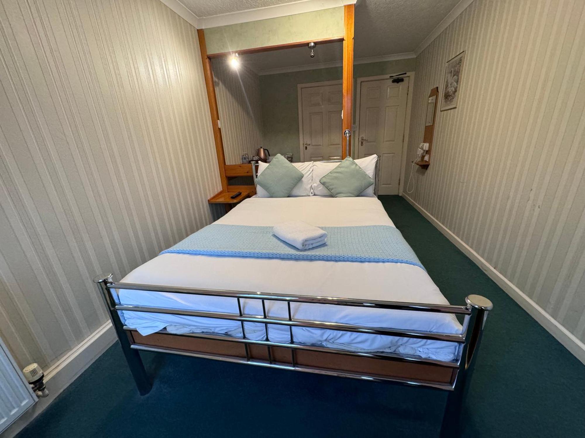 All Seasons Gatwick Guest House & Parking Χόρλι Εξωτερικό φωτογραφία
