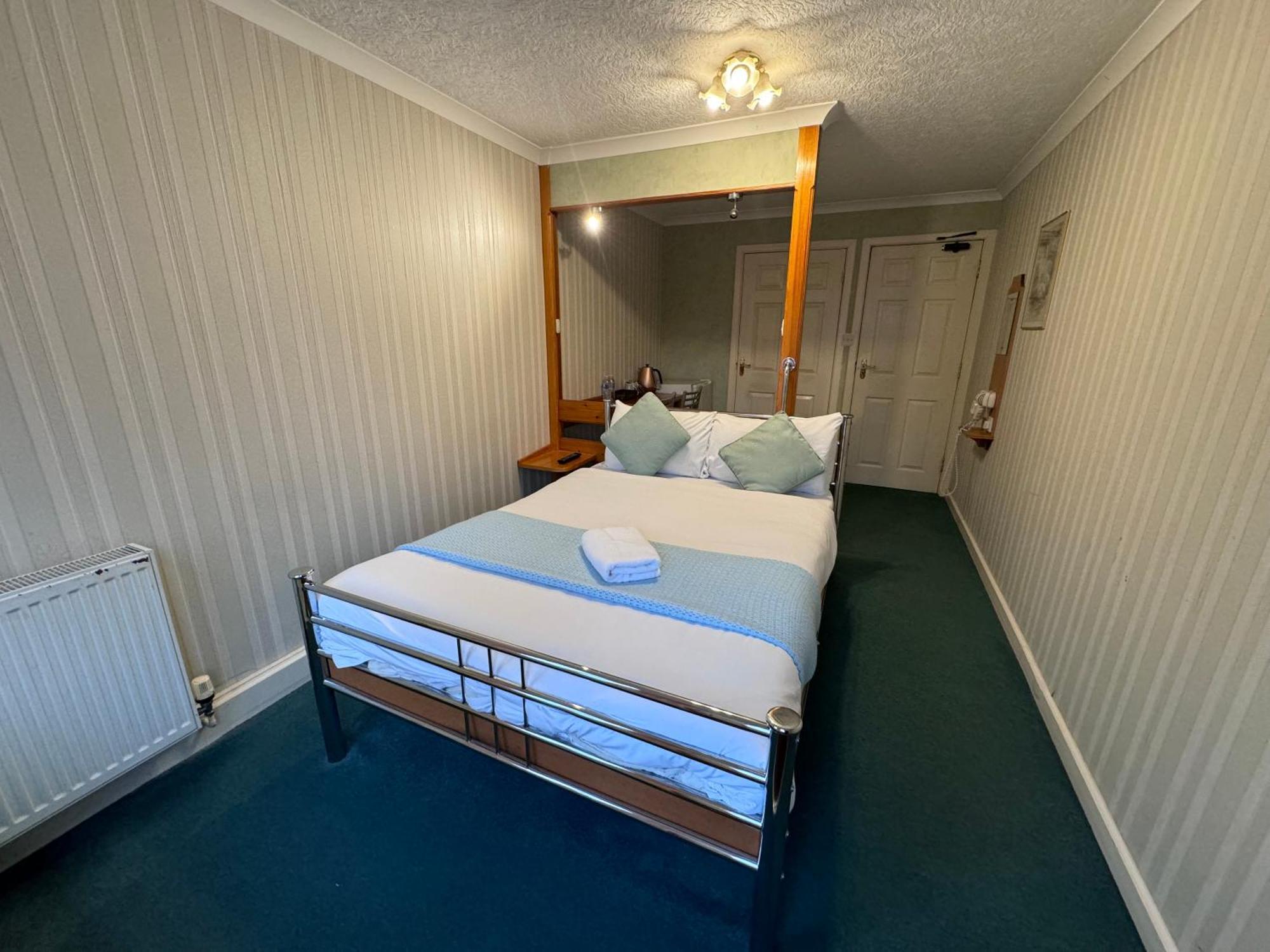 All Seasons Gatwick Guest House & Parking Χόρλι Εξωτερικό φωτογραφία