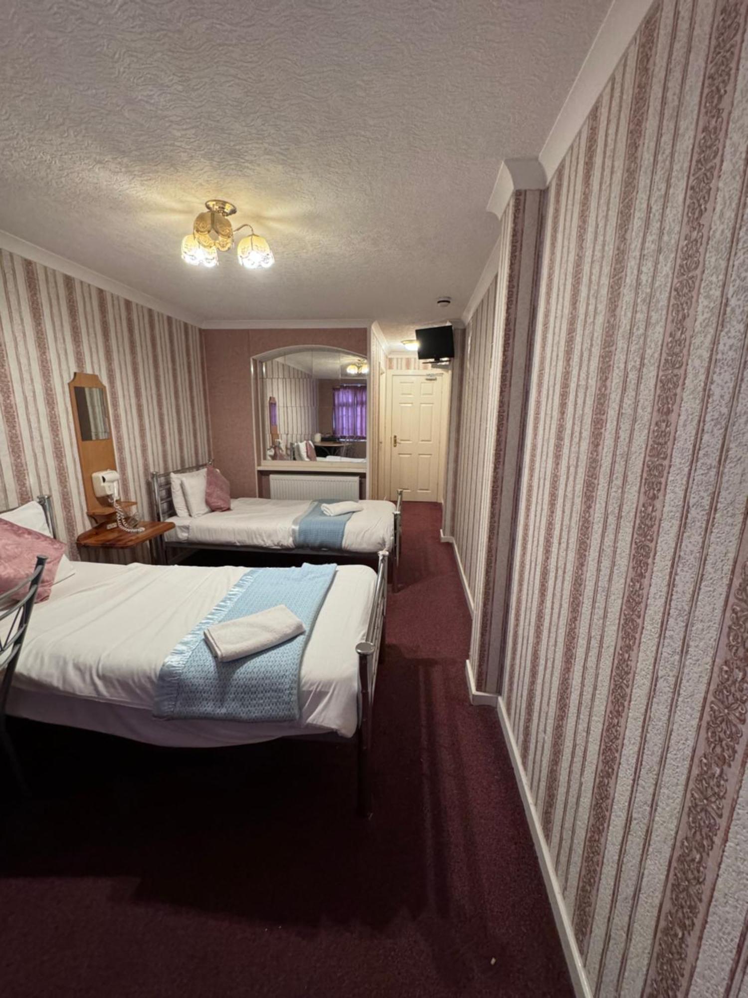 All Seasons Gatwick Guest House & Parking Χόρλι Εξωτερικό φωτογραφία
