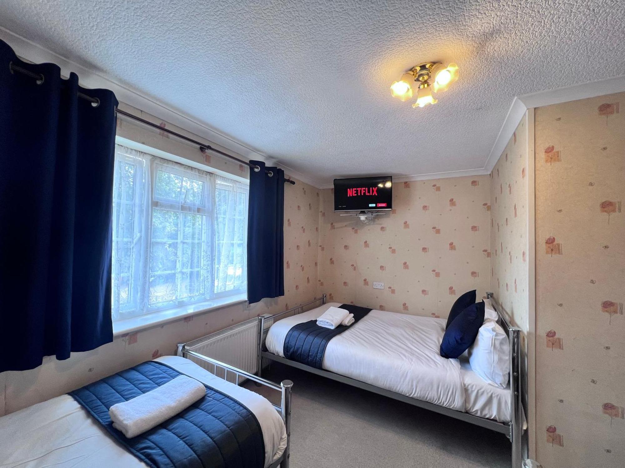 All Seasons Gatwick Guest House & Parking Χόρλι Εξωτερικό φωτογραφία