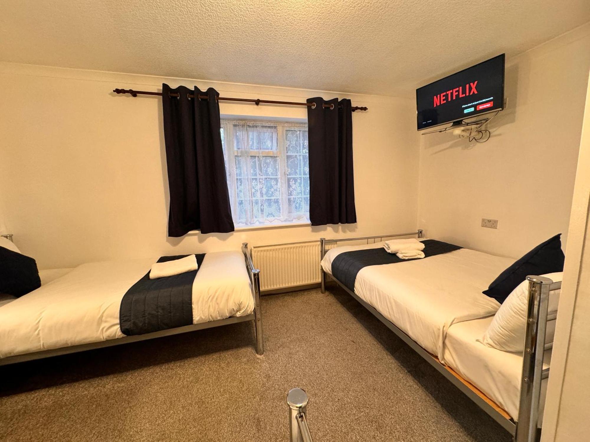 All Seasons Gatwick Guest House & Parking Χόρλι Εξωτερικό φωτογραφία