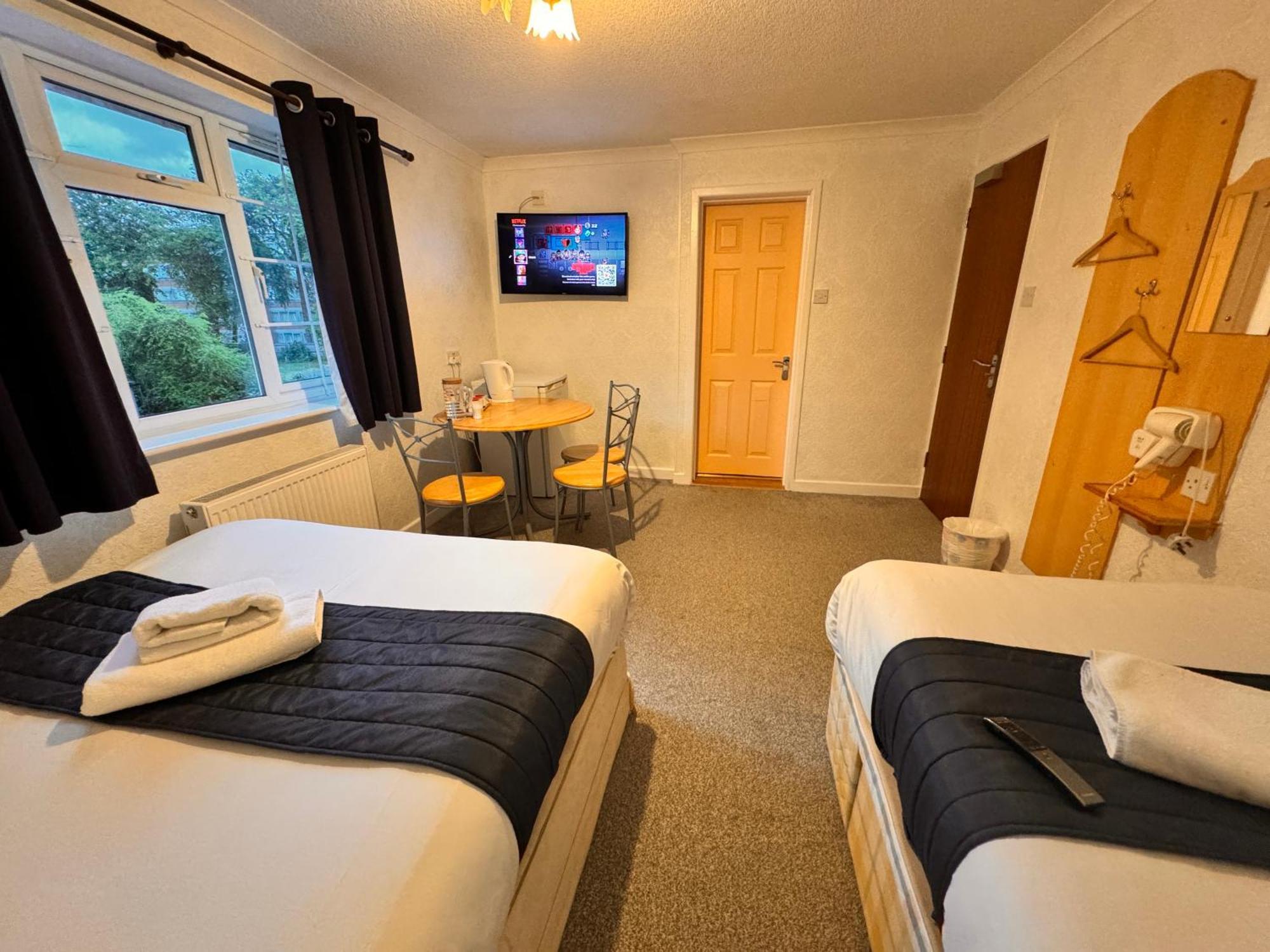All Seasons Gatwick Guest House & Parking Χόρλι Εξωτερικό φωτογραφία