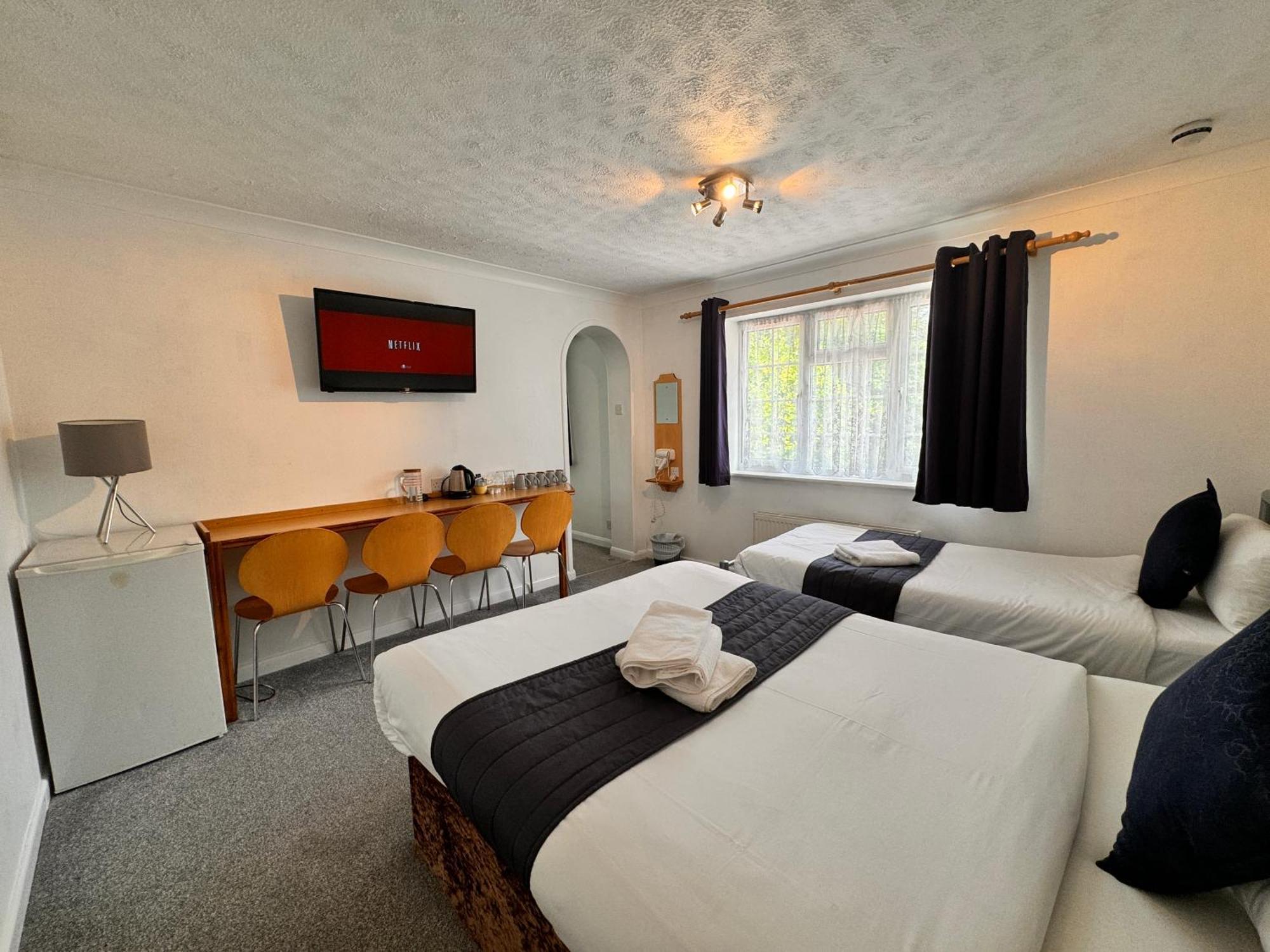 All Seasons Gatwick Guest House & Parking Χόρλι Εξωτερικό φωτογραφία