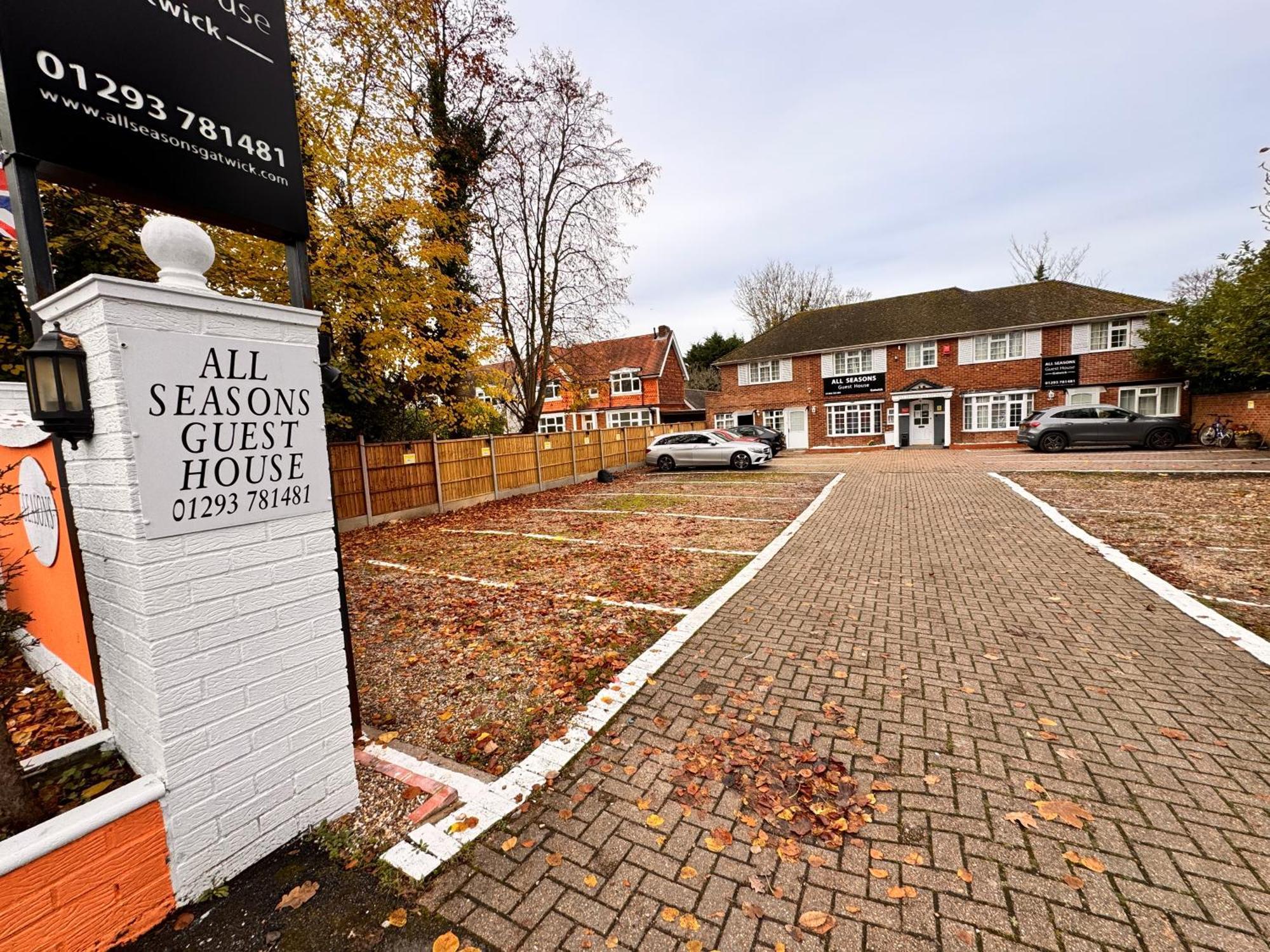 All Seasons Gatwick Guest House & Parking Χόρλι Εξωτερικό φωτογραφία